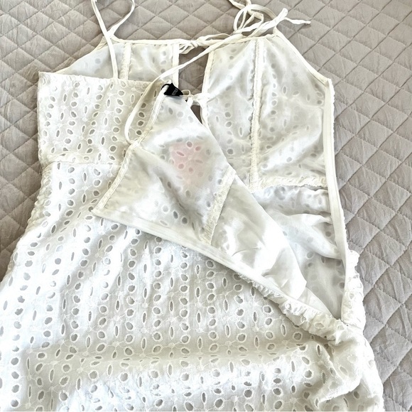NWT Pretty Little Thing white eyelet dress - Picture 7 of 9